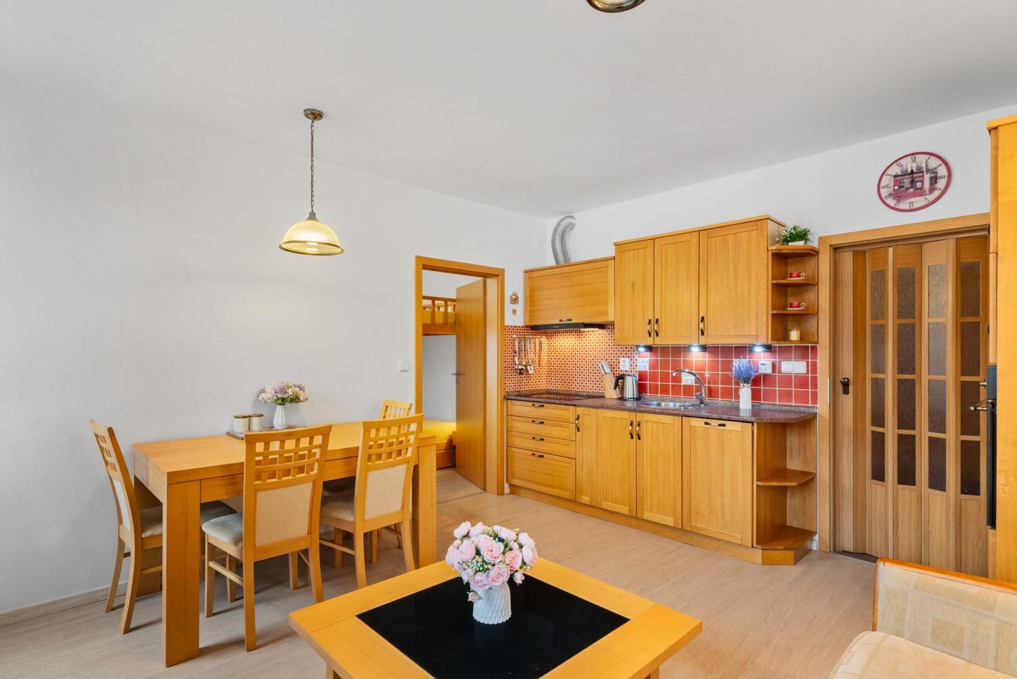 Horsky Rodinny Apartman: Mountain Family Retreat With Wellness & Terrace *